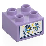 Деталь LEGO Duplo Brick 2 x 2 with Drawing of Bluey and Bandit print, Лавандовый