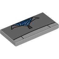 Деталь LEGO Tile 2 x 4 with Shirt, Collar, Dark Blue Shirt, White Belt print, Светлый сине-серый