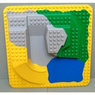 Деталь LEGO Duplo, Baseplate Raised 24 x 24 Four Levels, Light Gray 'Mountain', Blue Pond, Green Hills, Light Yellow Slide, Желтый