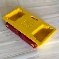 Деталь LEGO Playtable with Red Folding Legs, Желтый
