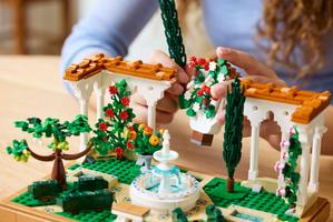 Набор LEGO Fountain Garden
