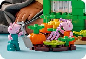 Набор LEGO Grandpa Pig's Garden and Greenhouse