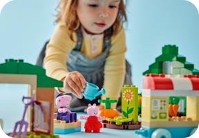 Набор LEGO Grandpa Pig's Garden and Greenhouse