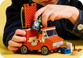 Набор LEGO Bluey’s Beach & Family Car Trip