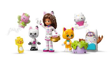 Набор LEGO Sweet Treat Mountain & Kitty Garden