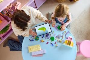 Набор LEGO Sweet Treat Mountain & Kitty Garden