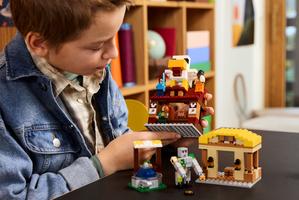 Набор LEGO The Ghast Balloon Village Attack