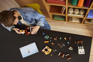 Набор LEGO The Ghast Balloon Village Attack