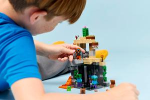 Набор LEGO Zombie Dungeon