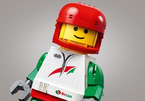 Набор LEGO Up-Scaled Racing Driver Minifigure