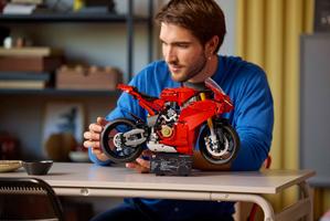 Набор LEGO Ducati Panigale V4 S Motorcycle