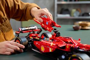 Набор LEGO Ferrari SF-24 F1 Car