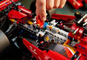 Набор LEGO Ferrari SF-24 F1 Car