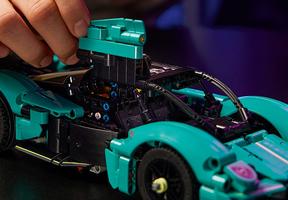 Набор LEGO Aston Martin Valkyrie