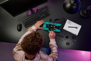 Набор LEGO Aston Martin Valkyrie