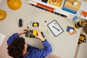 Набор LEGO Volvo L120 Electric Wheel Loader