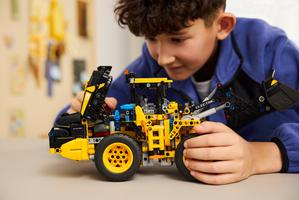 Набор LEGO Volvo L120 Electric Wheel Loader