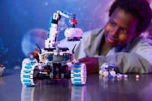 Набор LEGO Lunar Outpost Moon Rover Space Vehicle