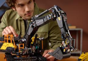 Набор LEGO Volvo EC500 Hybrid Excavator