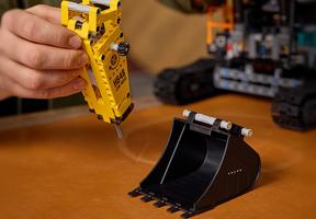 Набор LEGO Volvo EC500 Hybrid Excavator