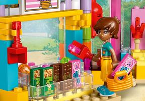 Набор LEGO Heartlake City Candy Store