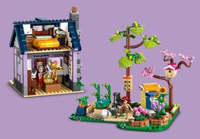 Набор LEGO Beekeepers' House and Flower Garden