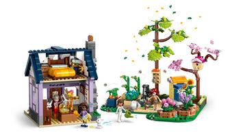 Набор LEGO Beekeepers' House and Flower Garden