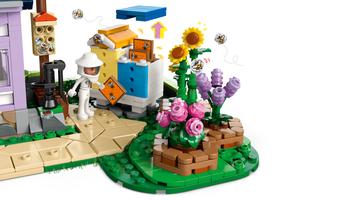 Набор LEGO Beekeepers' House and Flower Garden