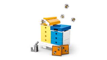 Набор LEGO Beekeepers' House and Flower Garden