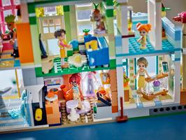 Набор LEGO Heartlake City Apartments and Stores