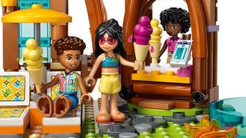 Набор LEGO Family Vacation Beach Resort
