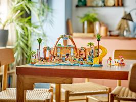 Набор LEGO Family Vacation Beach Resort