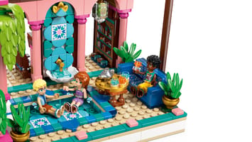 Набор LEGO Ресторан с садом