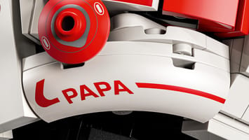 Набор LEGO Шлем Шарля Леклера Scuderia Ferrari HP