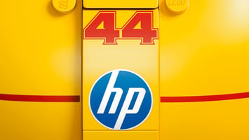 Набор LEGO Шлем Льюиса Хэмилтона Scuderia Ferrari HP