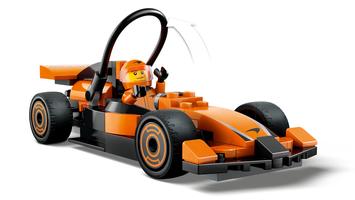 Набор LEGO F1 Driver with McLaren Race Car