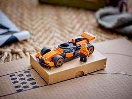 Набор LEGO F1 Driver with McLaren Race Car