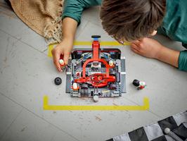 Набор LEGO F1 Pit Stop & Pit Crew with Ferrari Car