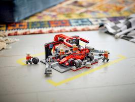 Набор LEGO F1 Pit Stop & Pit Crew with Ferrari Car