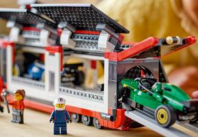 Набор LEGO F1 Truck with RB20 & AMR24 F1 Cars