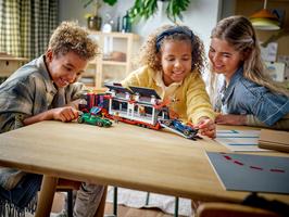 Набор LEGO F1 Truck with RB20 & AMR24 F1 Cars