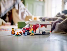 Набор LEGO Holiday Adventure Camper Van
