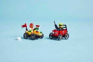 Набор LEGO Pizza vs. Fire Truck Race Car Pack