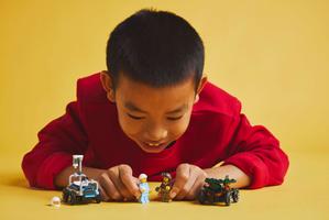 Набор LEGO Airplane vs. Hospital Bed Race Car Pack