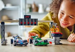 Набор LEGO F1 Grid with VCARB & Sauber Race Cars