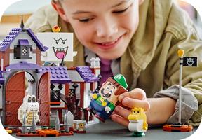 Набор LEGO King Boo's Haunted Mansion