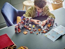 Набор LEGO King Boo's Haunted Mansion