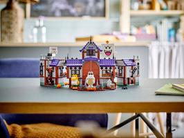 Набор LEGO King Boo's Haunted Mansion