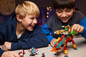 Набор LEGO Mateo's Fire Chameleon