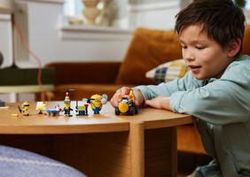 Набор LEGO Minions and Banana Car
